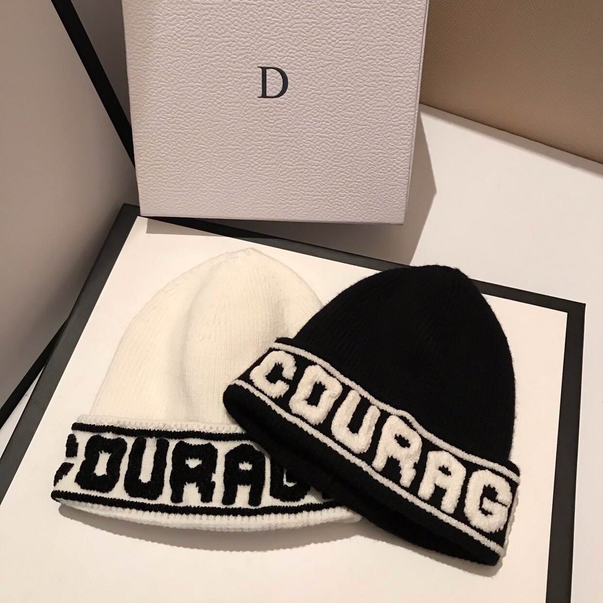 黑色帽子女秋冬季加绒加厚保暖毛线帽韩版百搭白色字母针织帽男士