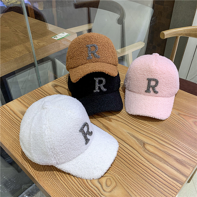 帽子女百搭秋冬季水钻字母羊羔毛绒棒球帽加厚保暖鸭舌帽女士黑色