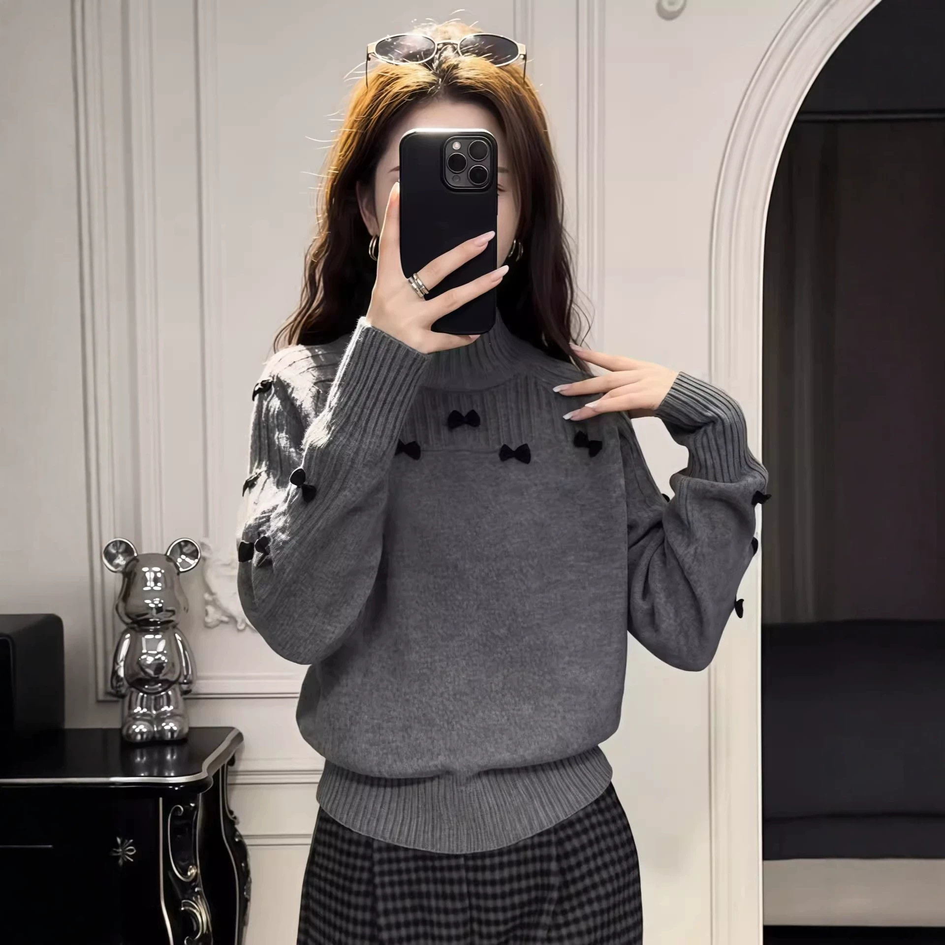 灰色半高领蝴蝶结毛衣女2