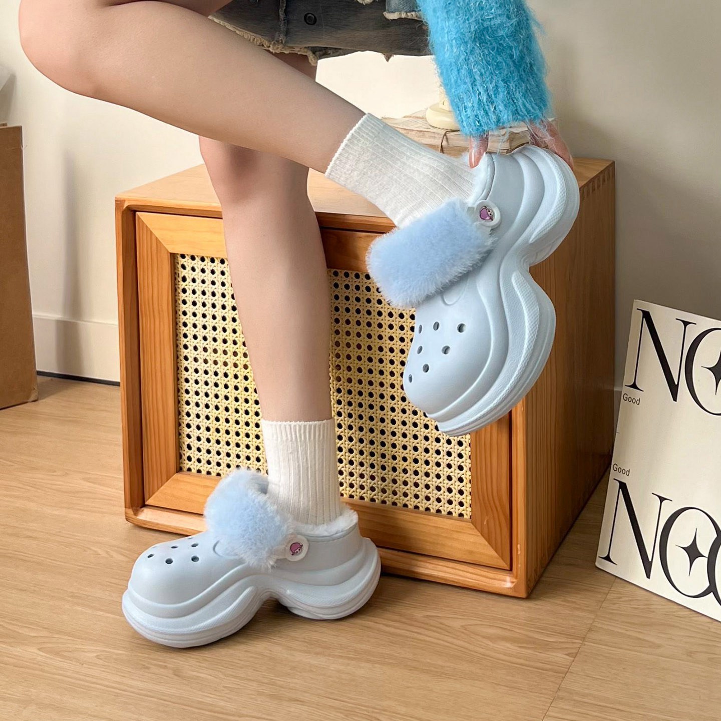 蚂蚁之恋冬款新款小蛮腰绒感洞洞鞋女款外穿加绒棉套保暖棉拖鞋