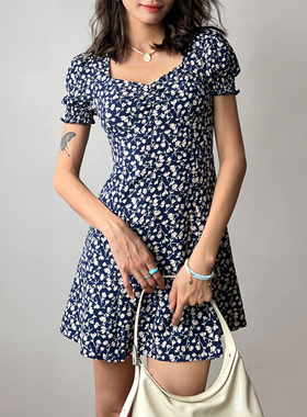 ws studios 欧美风复古方领泡泡袖碎花连衣裙女收腰显瘦a字裙短裙