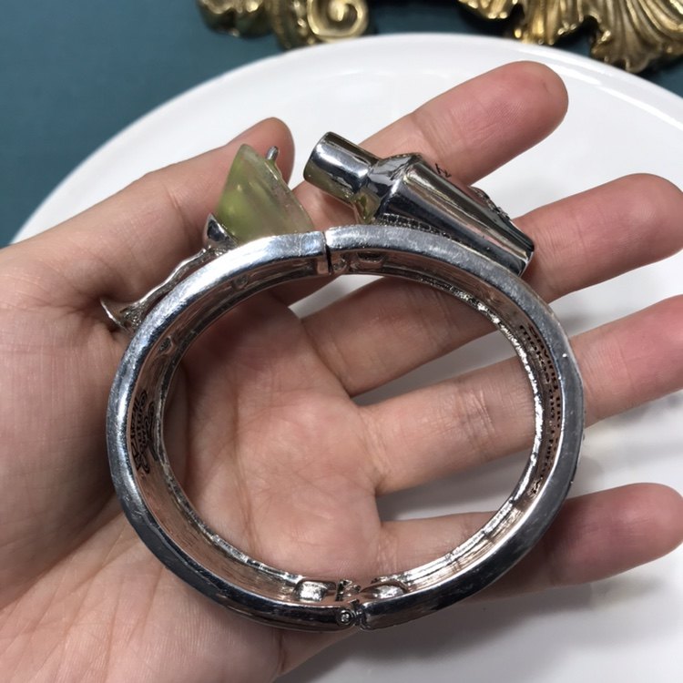 Lunch at the ritz设计师鸡尾酒柠檬开口手镯合金电镀18k金珐琅彩图片