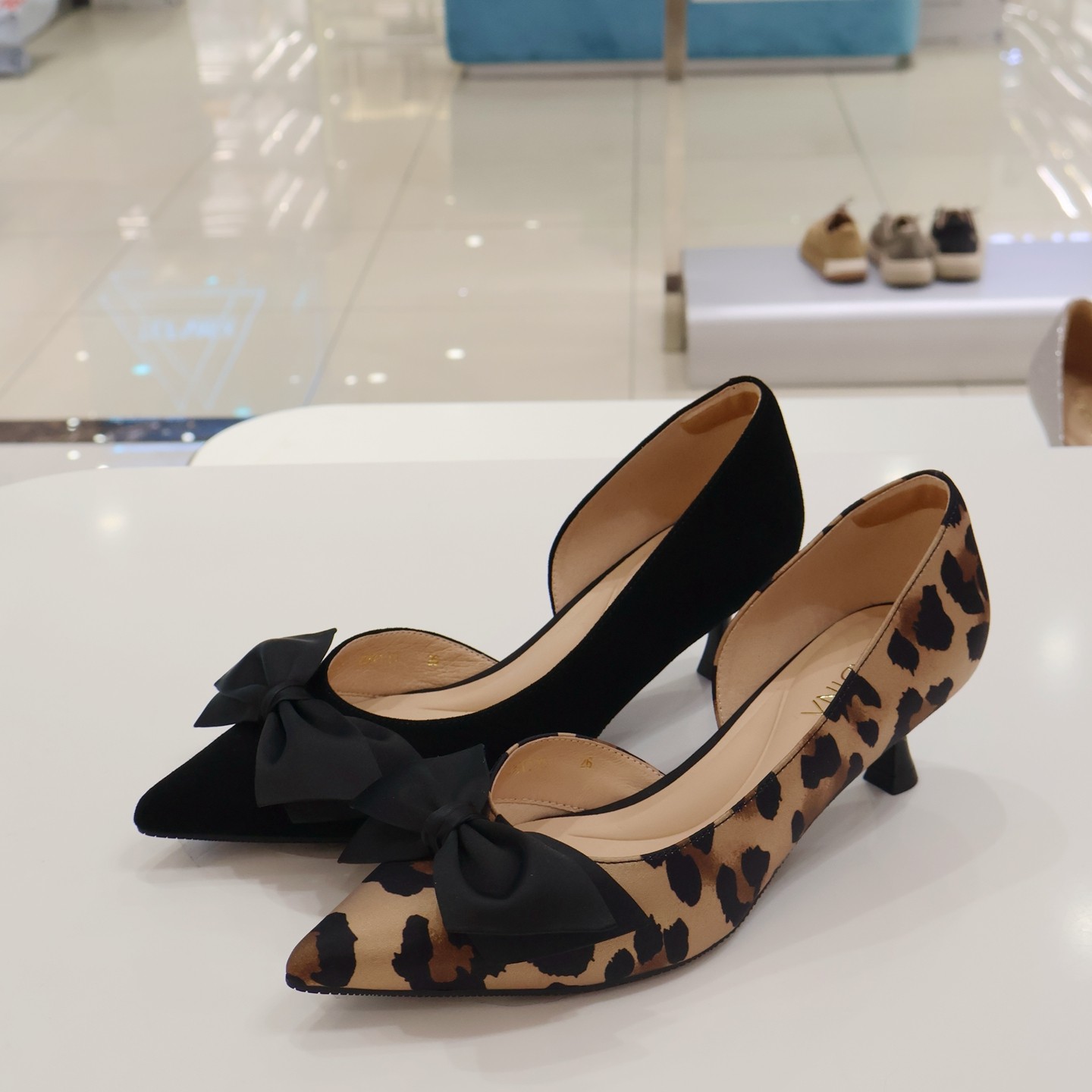 KM261501 卡迪娜女鞋 2026年春 蝴蝶结尖头高跟时装鞋 专柜同款,女鞋,婚鞋,淘宝优惠券,粉丝福利购,淘宝优惠卷