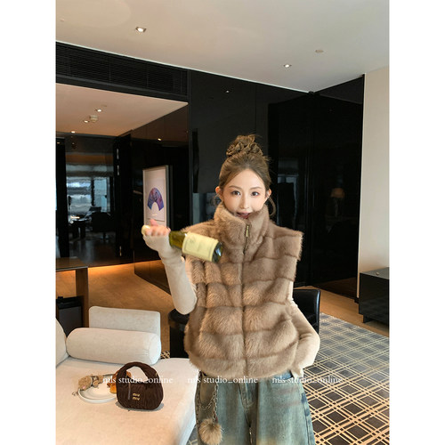 MLS层叠毛序立领仿貂毛马甲女