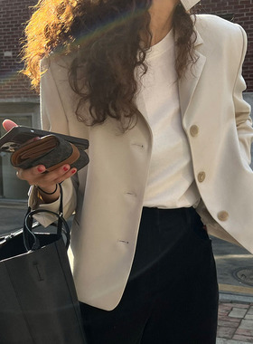 ◆ 浦东CBD 2024新款 三粒扣休闲宽松小个子短款米色小西装外套女