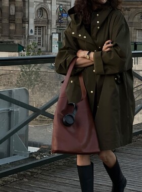 贝鲁特风衣~2024新款 高端气质连帽军绿色中长款双排扣风衣外套女