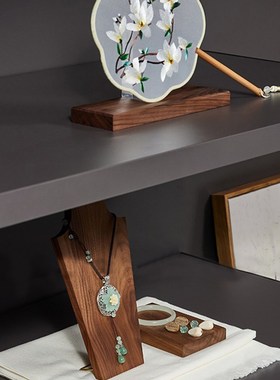 精选新中式样板间样板房大套衣帽C间轻奢挂画女士包包软装装饰摆