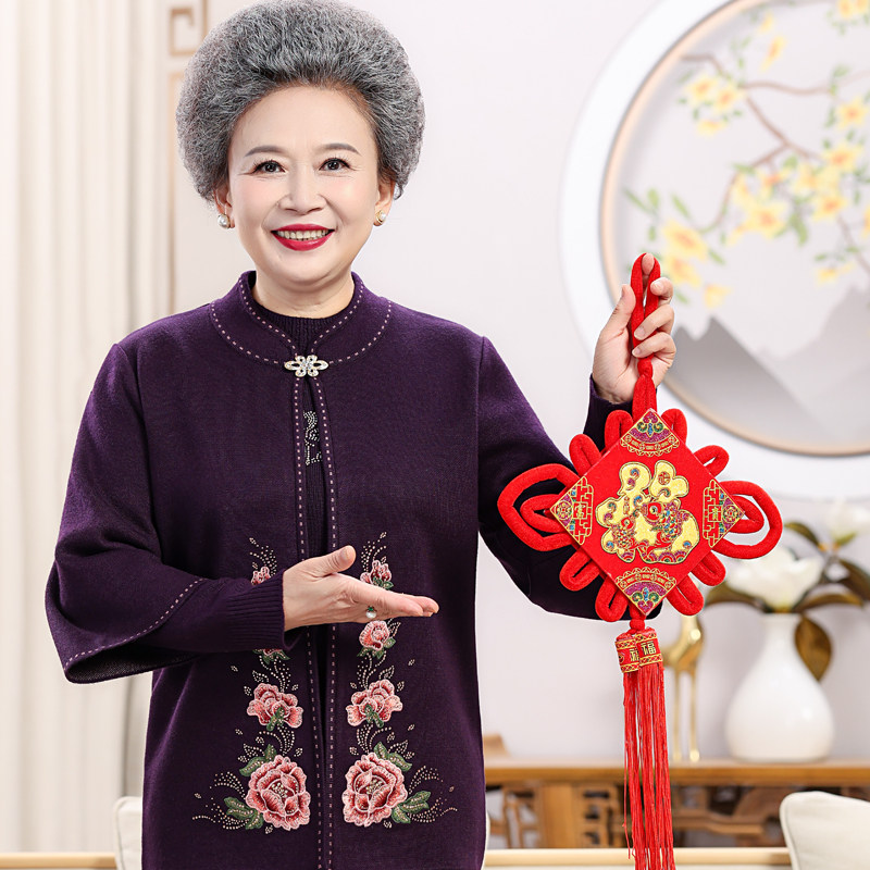 中老年人妈妈女士时尚针织毛衣两件套老奶奶洋气刺绣礼服加绒唐装