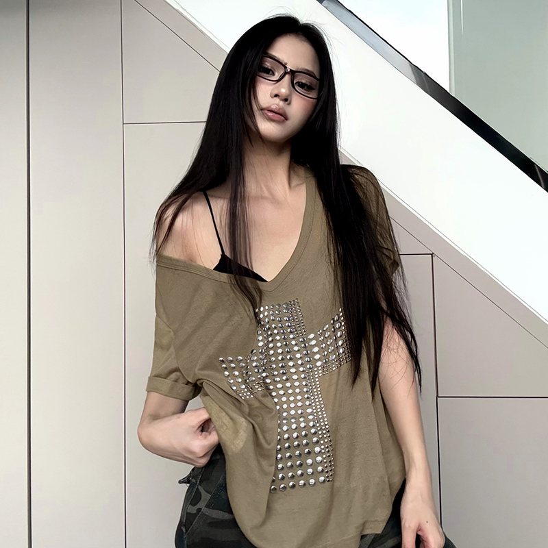 SWEETOWN小众亚系十字架烫铜休闲宽松上衣垂感露肩辣妹针织T恤夏