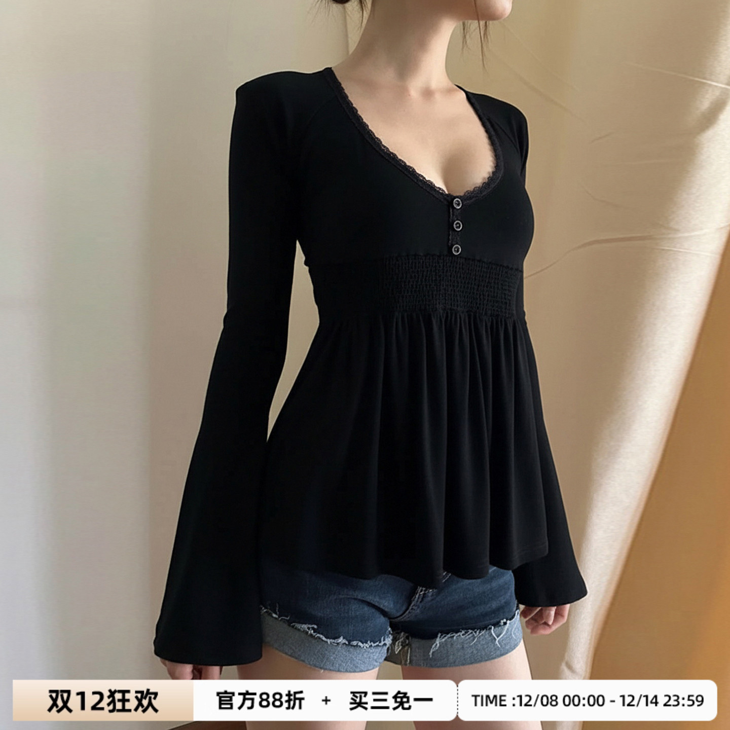 SWEETOWN小众修身蕾丝拼接v领低胸上衣黑色A摆显瘦喇叭袖娃娃衫女