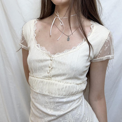 SWEETOWN小众蕾丝肌理感花边v领短袖上衣修身显瘦百搭甜辣妹T恤女