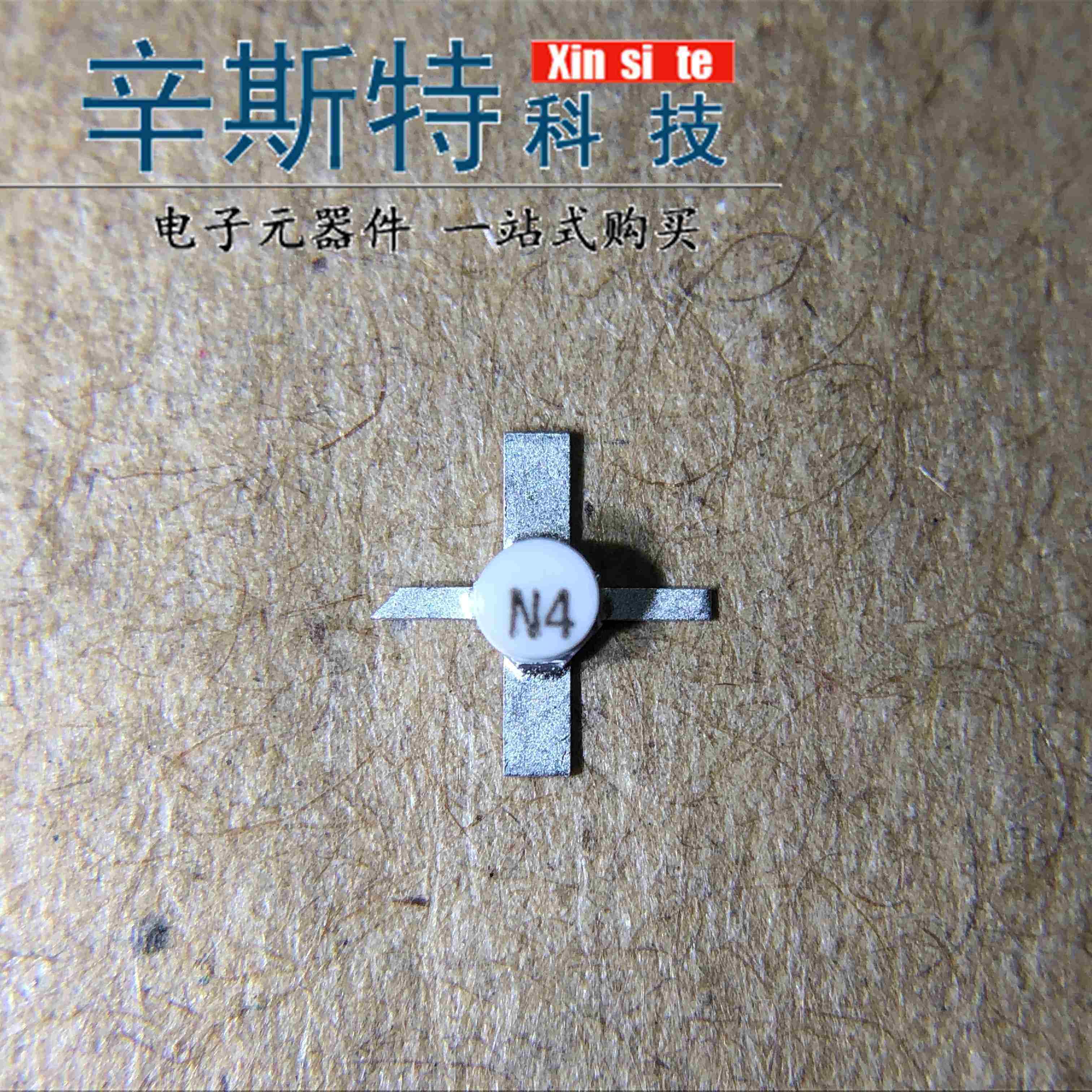 NBB-400-T1 NBB-400 丝印N4 陶瓷十字架 RFMD SMT76封装 可直拍IC