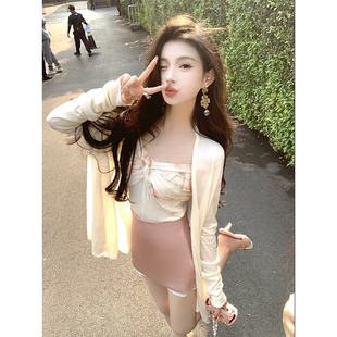 YEXIAOTING叶小婷 柏丽耳语 碎花拼接荷叶边一字领扭结设计感上衣