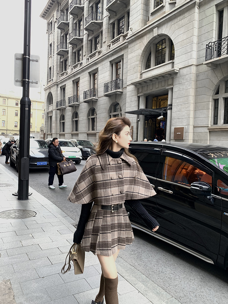 叶小婷英伦学院风格纹斗篷套装裙