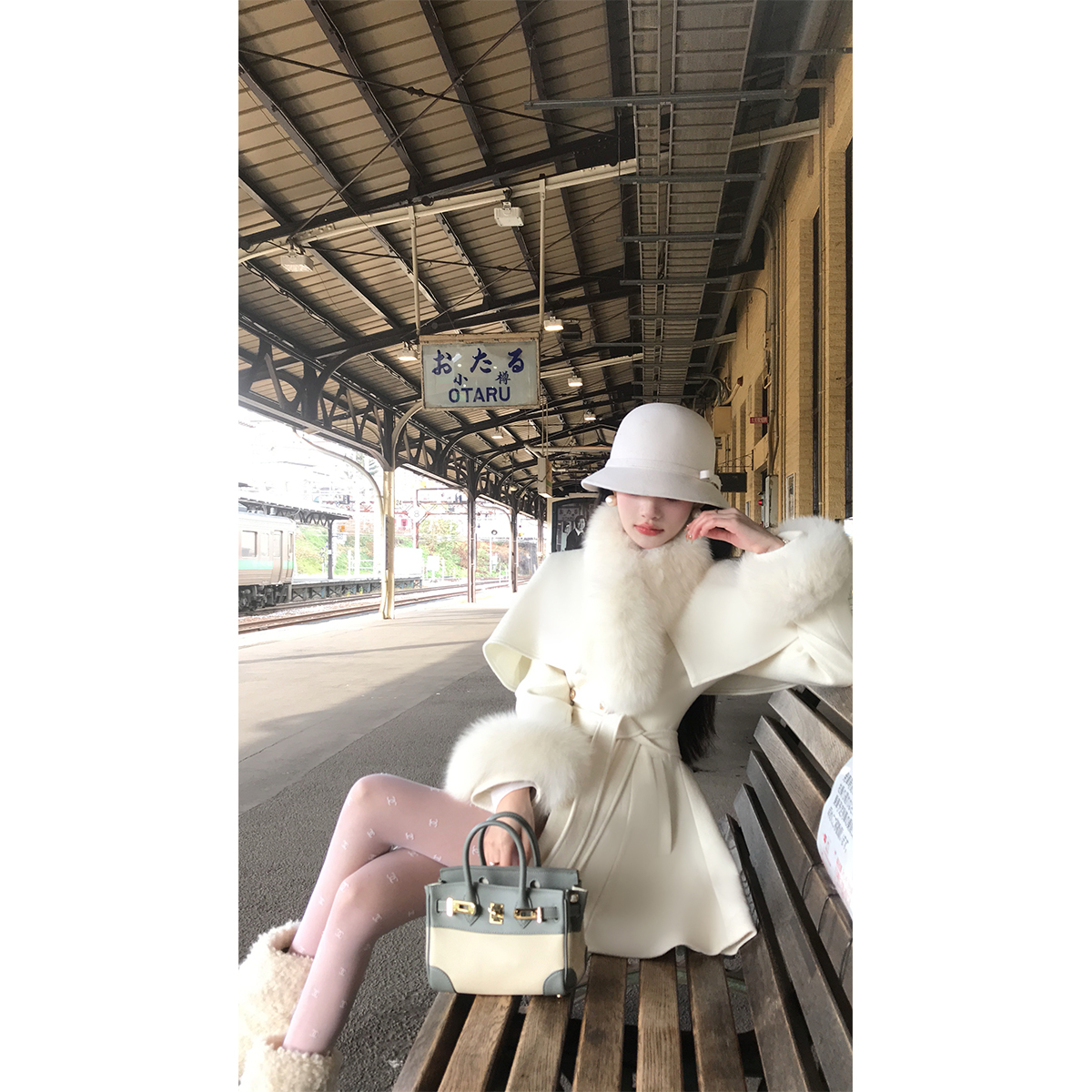 YEXIAOTING叶小婷 阿勒泰雪  千金风米白色可拆卸斗篷毛呢大衣女