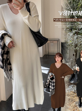 伊诺大码女装法式V领针织连衣裙2025冬简约气质温柔打底裙433831