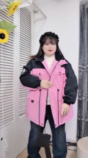 麦古77213大码女装胖mm时尚百搭洋气收腰显瘦字母徽章风衣外套