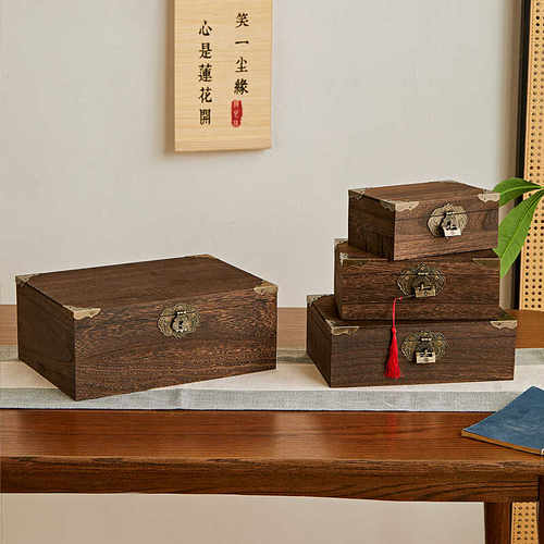 憨娃整体实木家用收纳复古带锁