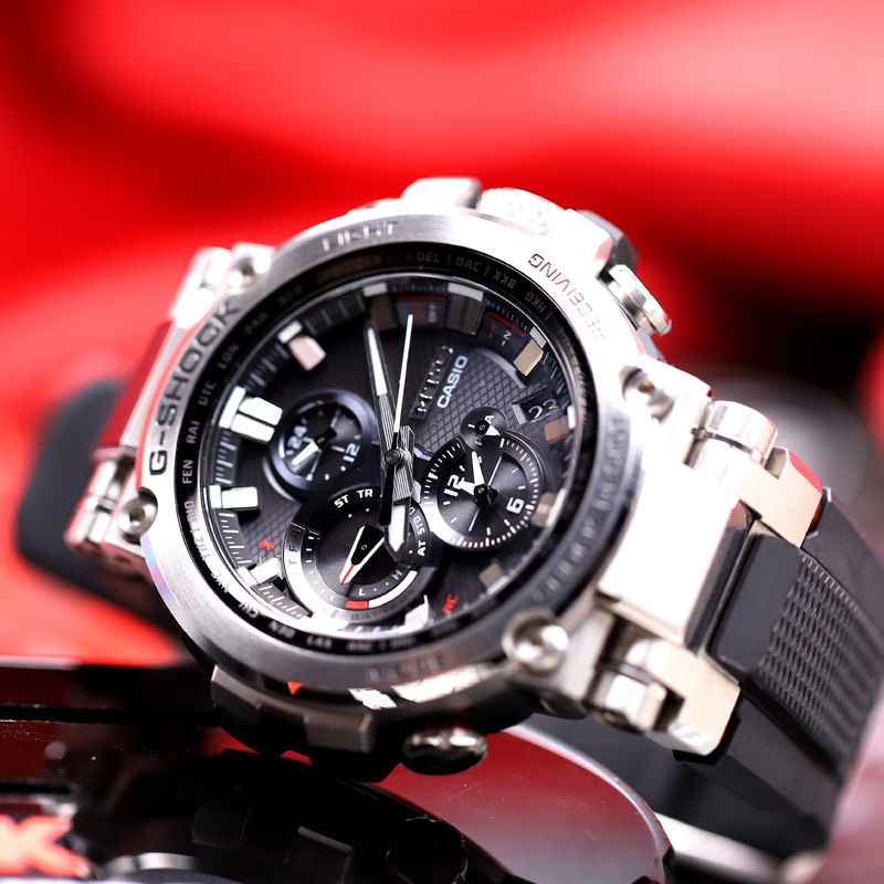 卡西欧G-SHOCK碳纤维金属防水表