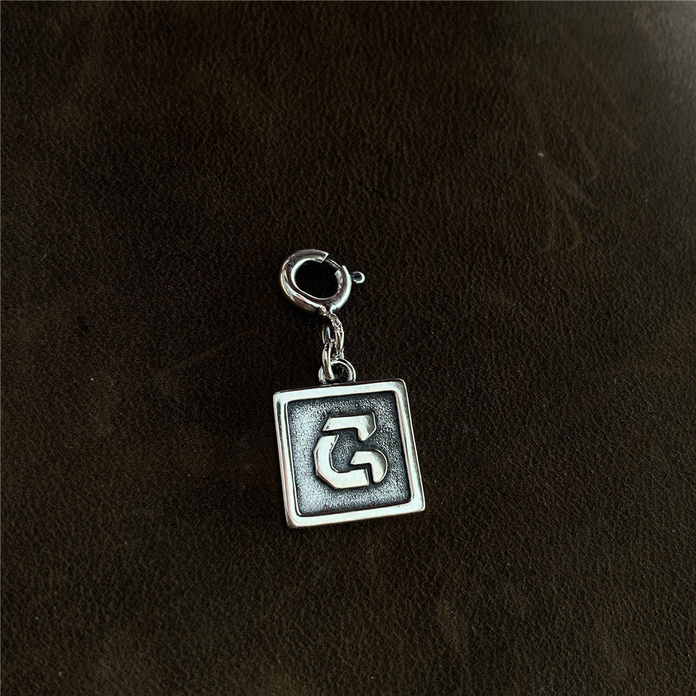 小宝925纯银复古独特设计字母g方牌吊坠女仅吊坠侧坠项链挂坠银饰
