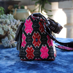 民族风手工刺绣手提斜挎小包复古国风绣花头层牛皮百搭实用女包