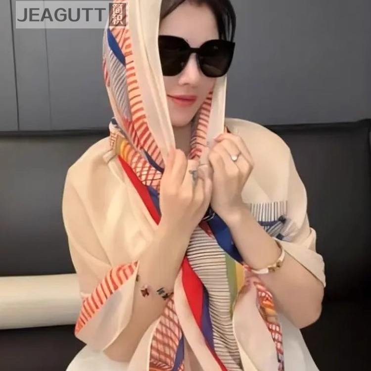 夏季薄款披肩女多功能新疆海边旅游日常空调房百搭丝巾斗篷女外搭