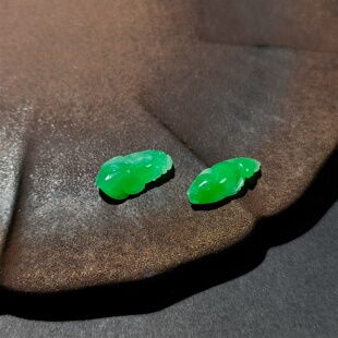 缅甸A货翡翠冰阳绿糯冰种金鱼戒面蛋面裸石可镶嵌