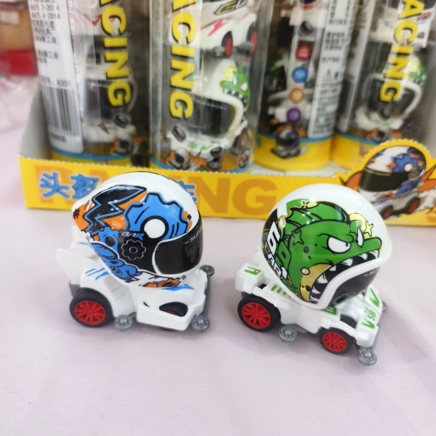 儿童卡通实色炫彩赛车头盔回力