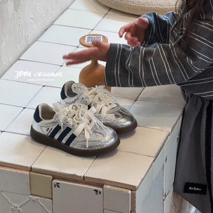 女童鞋子2026春秋新款儿童运动鞋银色阿甘鞋中大童德训鞋轻便板鞋