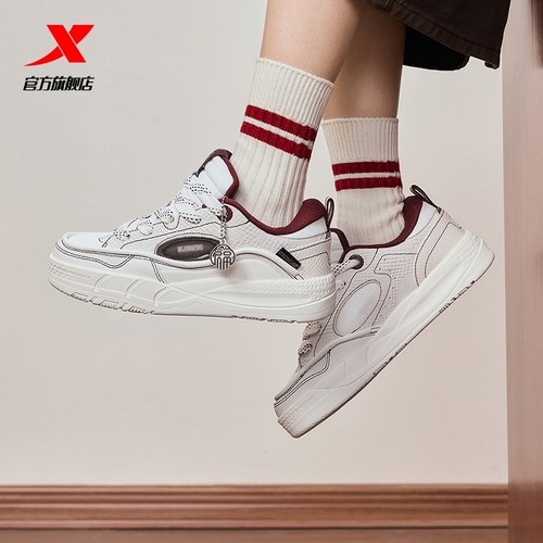 特步好事发生面包鞋新年款情侣板鞋新款休闲鞋厚底增高运动鞋子女