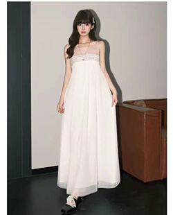 2026夏季复古气质高级感网纱钉珠白色无袖连衣裙小众长裙