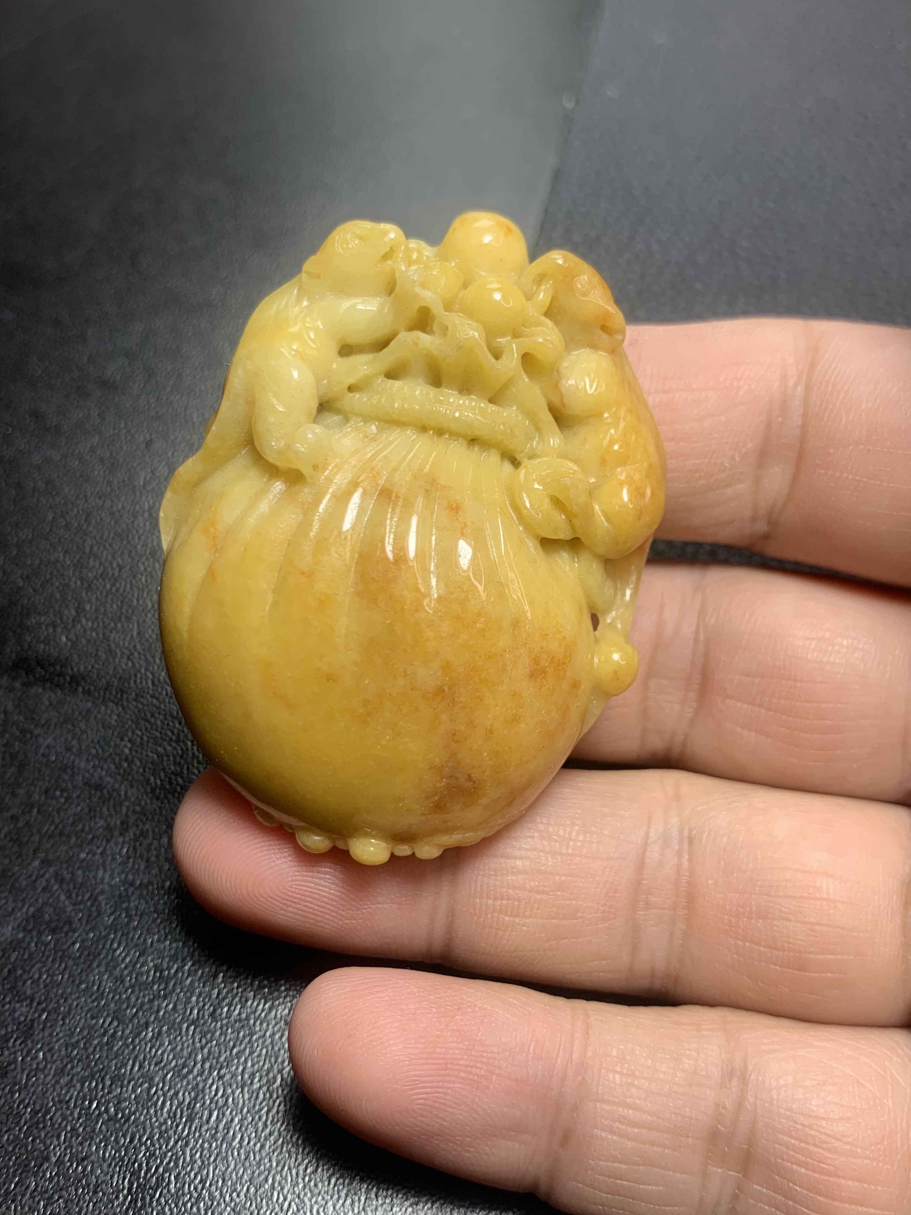 黄翡满黄老鼠钱袋挂件手把件代代有钱缅甸天然翡翠A货现货