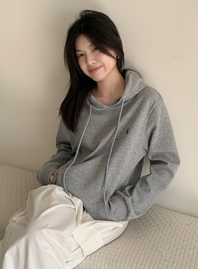 早春季美式灰正肩连帽卫衣女装加绒宽松穿搭帽衫韩系刺绣外套上衣
