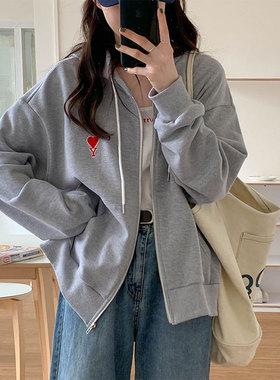 早春季休闲设计感百搭宽松爱心字母刺绣长袖连帽浅灰色卫衣外套女