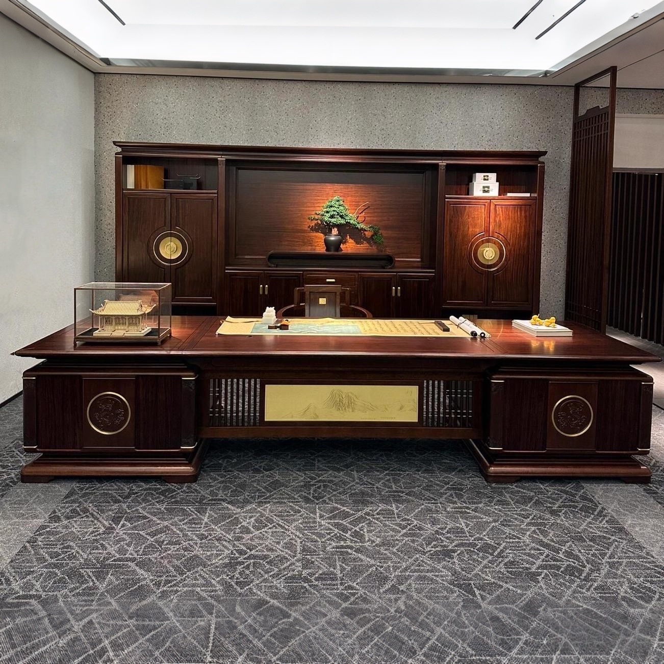 新中式乌金木办公桌高档总裁桌老板桌董事长办公室实木大班台定制