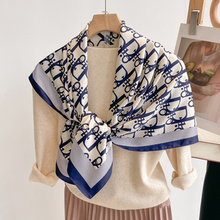 蓝色D字母丝巾女春秋冬大方巾90CM薄款围巾披肩外搭装饰西装领巾