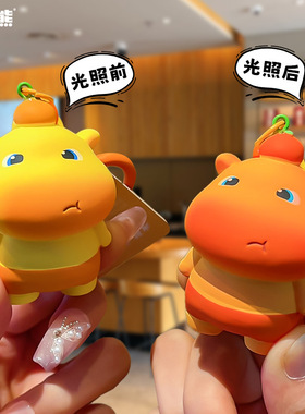 创意正版水豚噜噜紫外线光照变色红温钥匙扣学生书包挂件情侣礼品