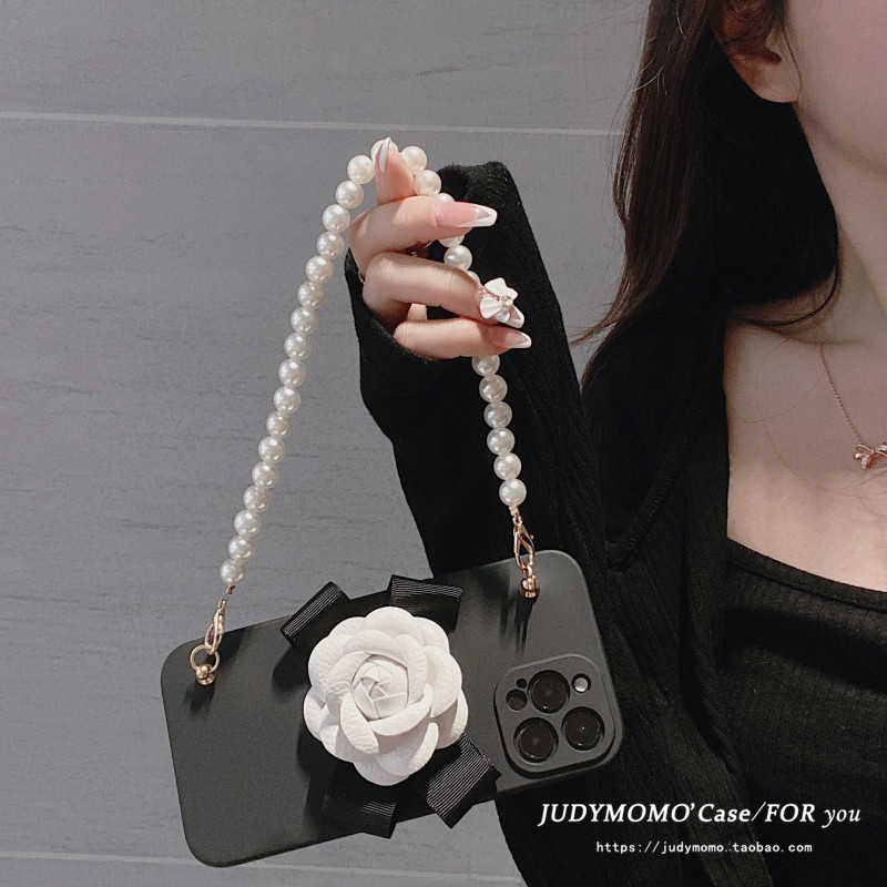 气质山茶花珍珠链条苹果14手机壳