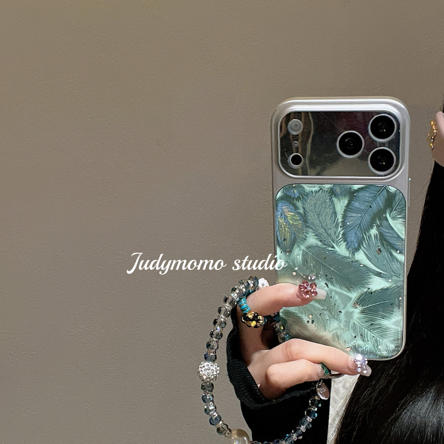 ins高级感闪闪羽毛绿色镜面大视窗适用iPhone17苹果新款17pro手机壳16promax防摔全包15少女挂链气质