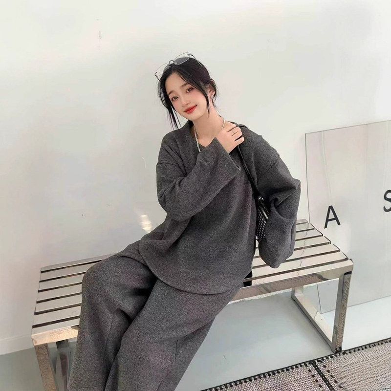 冬季宽松羊毛两件套感软套头圆领