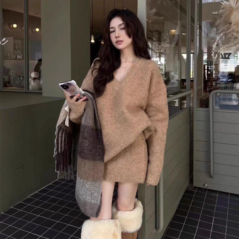 休闲套装女2025新款v领毛衣女秋冬季显瘦高腰半身裙小个子两件套