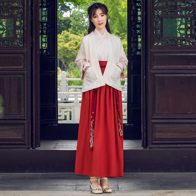 出租 改良汉服女枣红色鱼鳞绣花交领襦裙套装日常女装半臂民族服