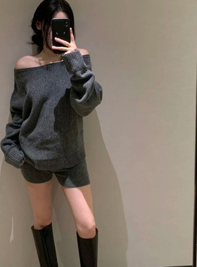 Moses一字肩毛衣套装女秋季宽松蝙蝠袖上衣/坑条设计短裤两件套装