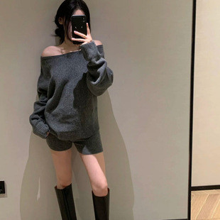 女秋季 两件套装 宽松蝙蝠袖 坑条设计短裤 上衣 Moses一字肩毛衣套装