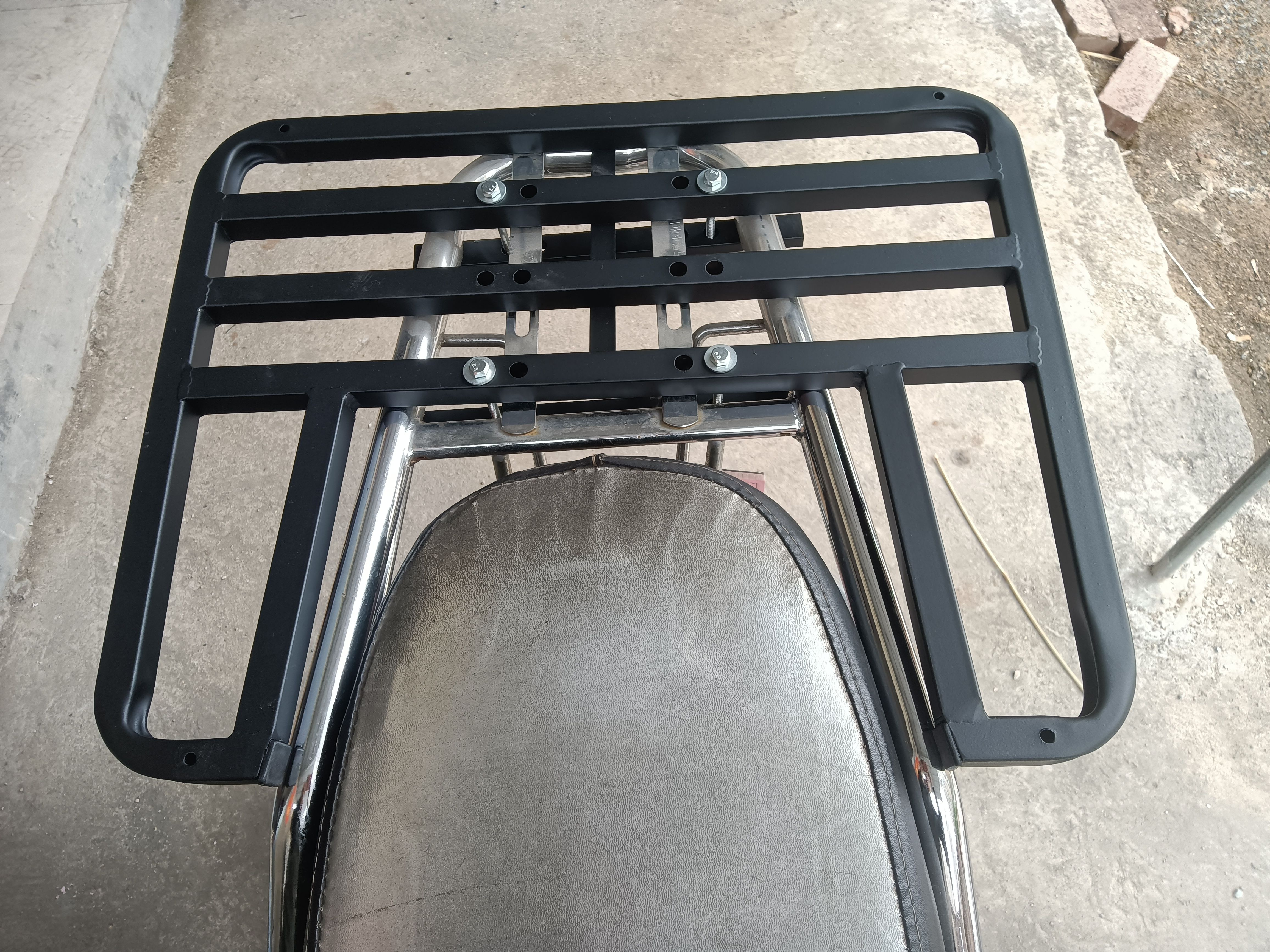 万能尾箱架摩托车外卖箱固定架电动车后架托电动车后尾架通用加粗