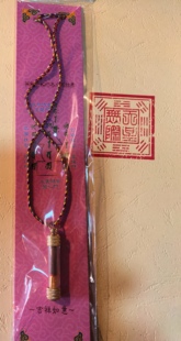 神香类装藏吊坠。秽迹五种香、沉香、藏红花粉、法wang甘露丸。