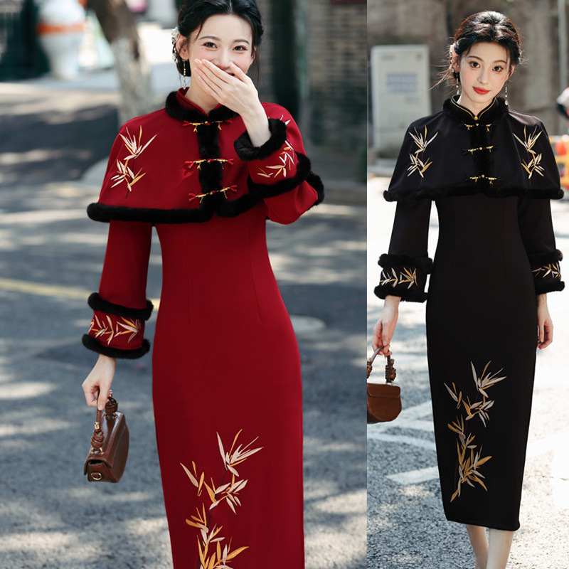 红色旗袍女2025新款改良复古敬酒服新娘长袖新中式冬季披肩连衣裙