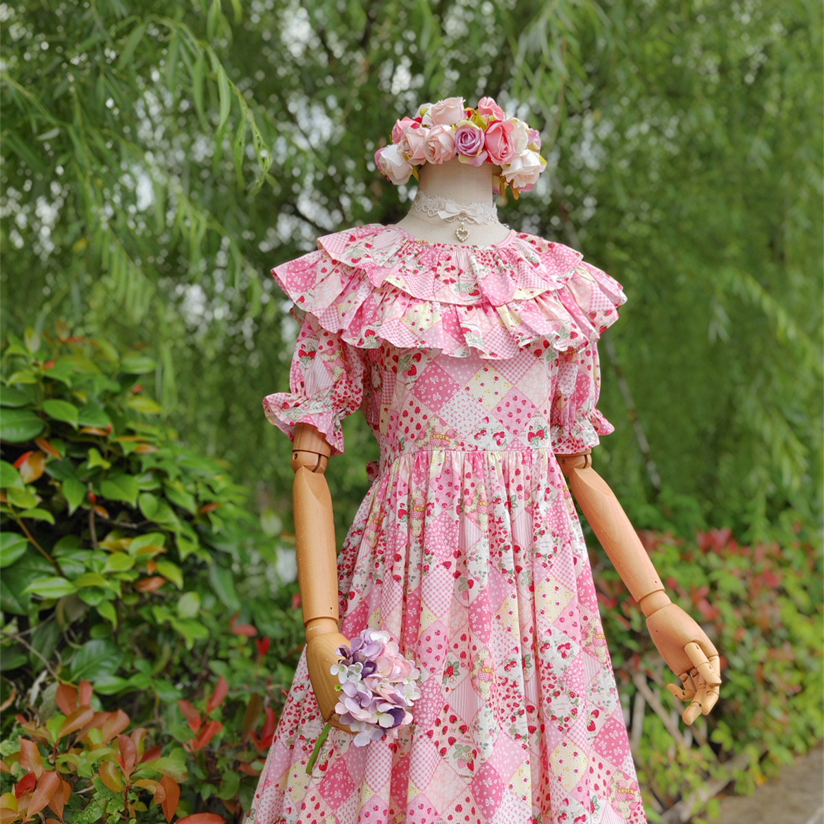 兔子大人｜手作服 vintage少女可爱草莓拼布双层披肩领短袖连衣裙
