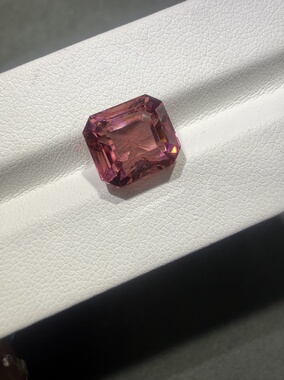 天然红碧玺祖母绿切割5.755克拉全净无瑕闪眼