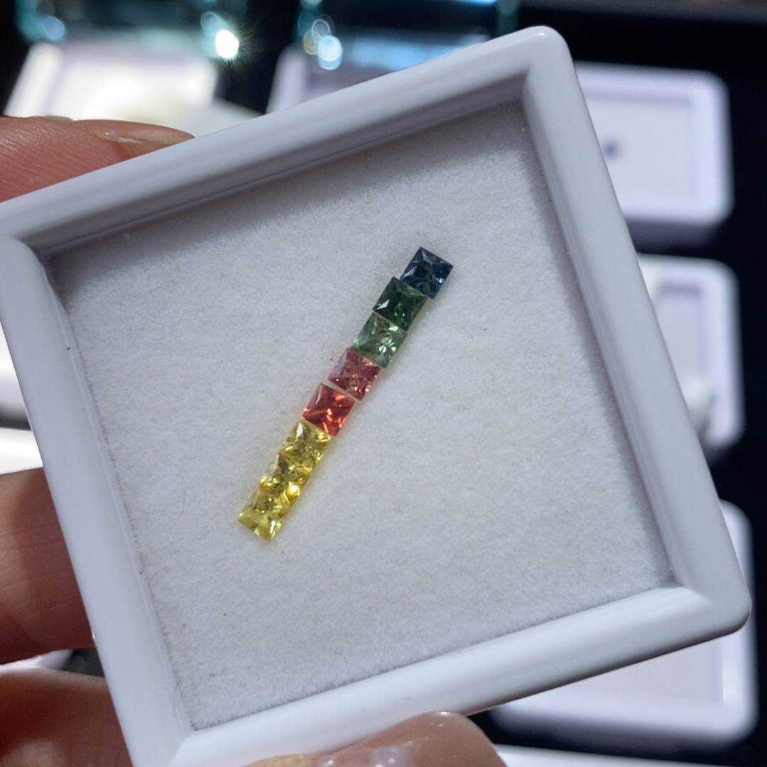 天然老烧彩色蓝宝石一盒8粒特价